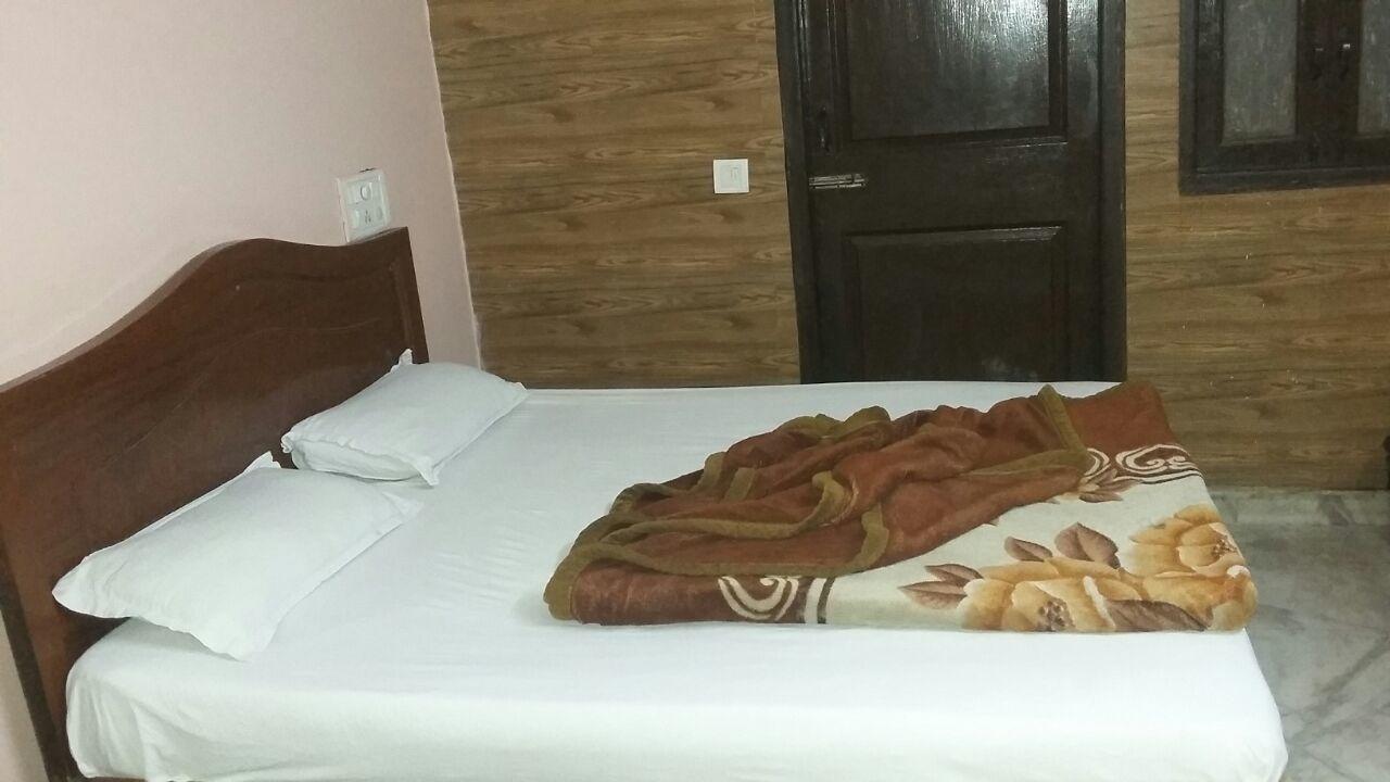 Hotel Parth Palace Нью-Делі Екстер'єр фото